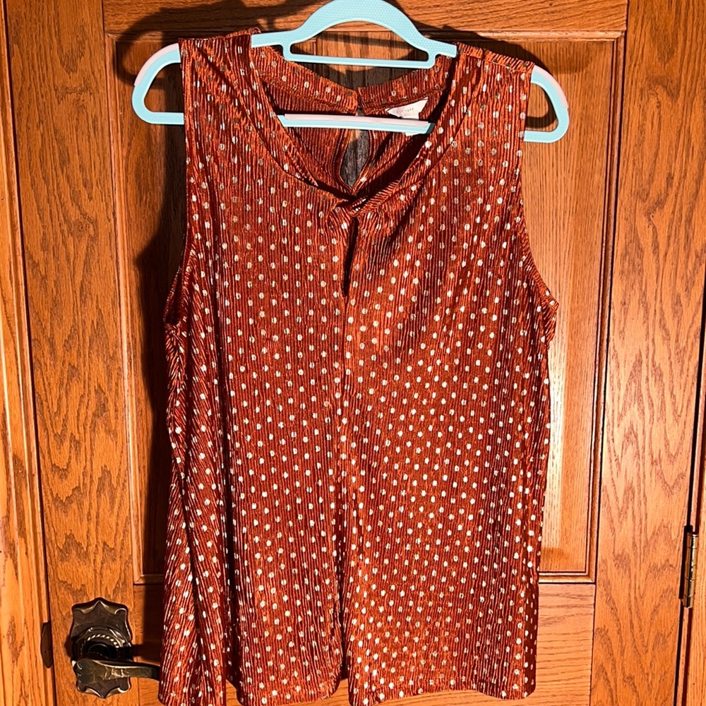 Crossover fabric at neck